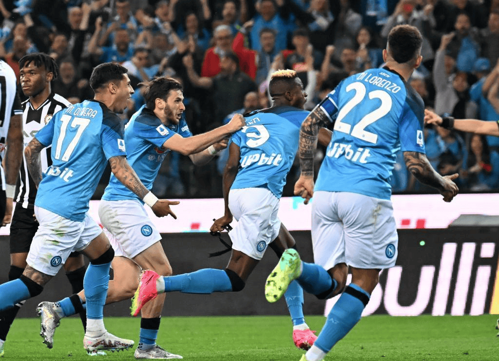 乌迪内斯球员脱衣庆祝，引发争议讨论的简单介绍