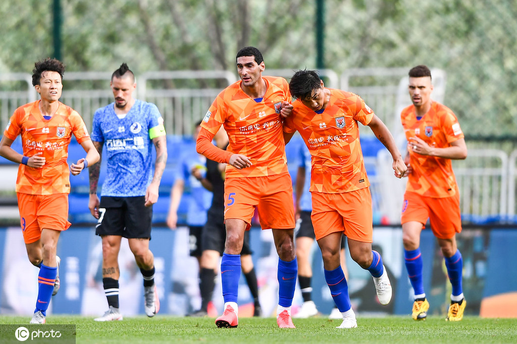 包含国安客场战平鲁能：双方实力均衡，平分秋色的词条