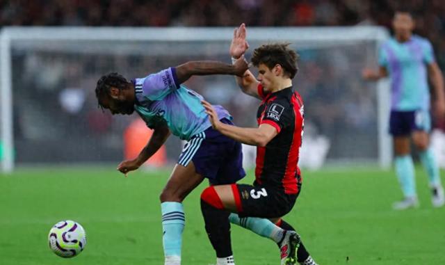 包含尤文图斯再度上演帽子戏法，泰山后防线成筛子！的词条