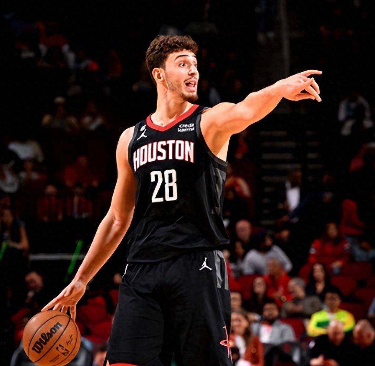 波尔津吉斯复出首战，字母哥状态火爆，76人成为焦点！