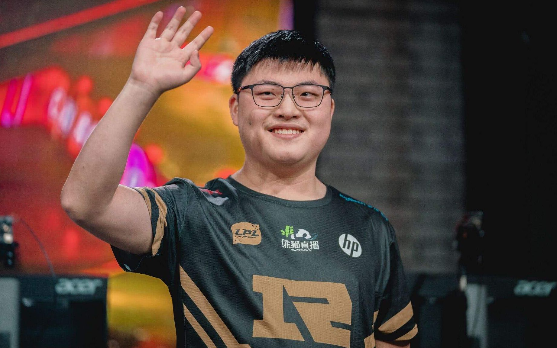 Uzi迎来七赛季高光表现，瑞士队球迷沸腾！的简单介绍