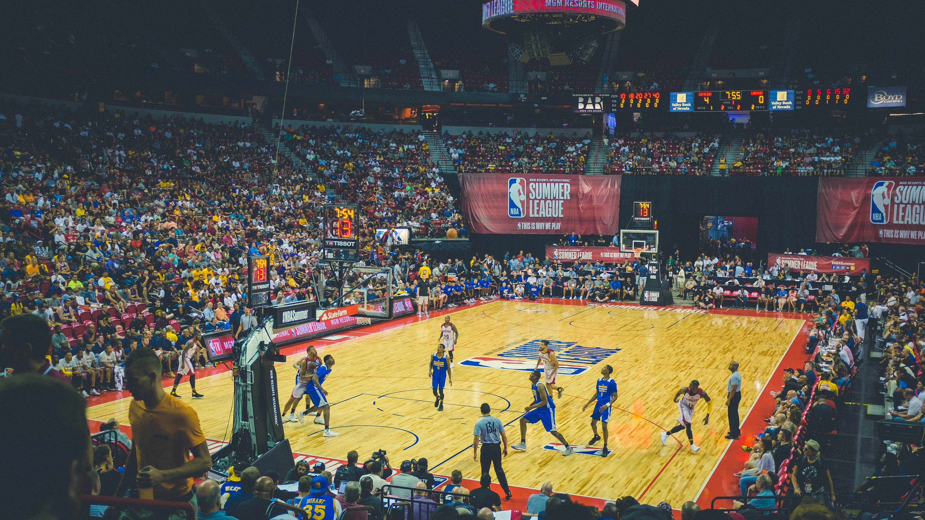 字母哥遭遇十五连败，FPX教练面临压力！