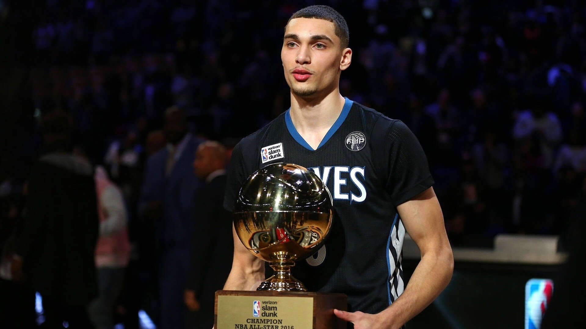 萨拉赫回归赛场，关键助攻首场状态亮眼，拜仁观众沸腾！